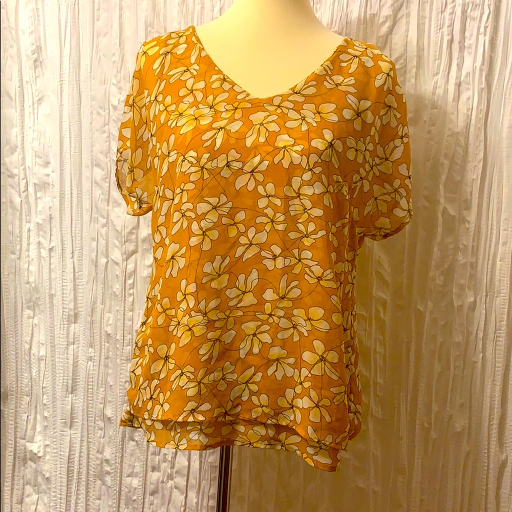 Cabi light weight and flowy top